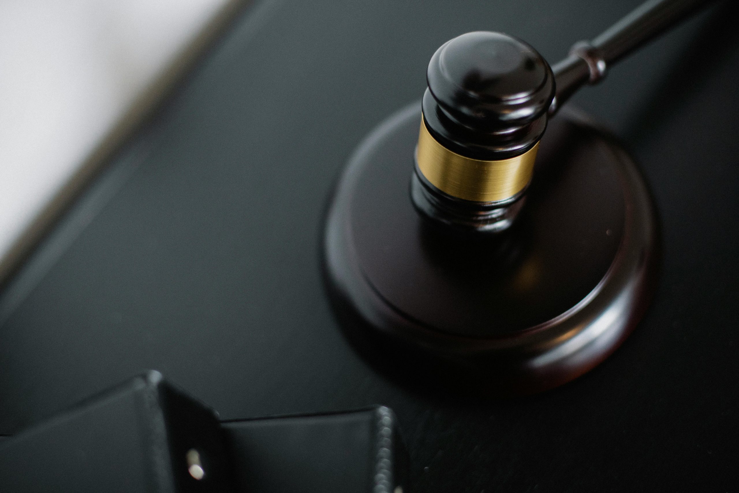 🔥“谁来监督监察者?”新《监察法》第65条划出红线!四大支柱守护正义利剑✨